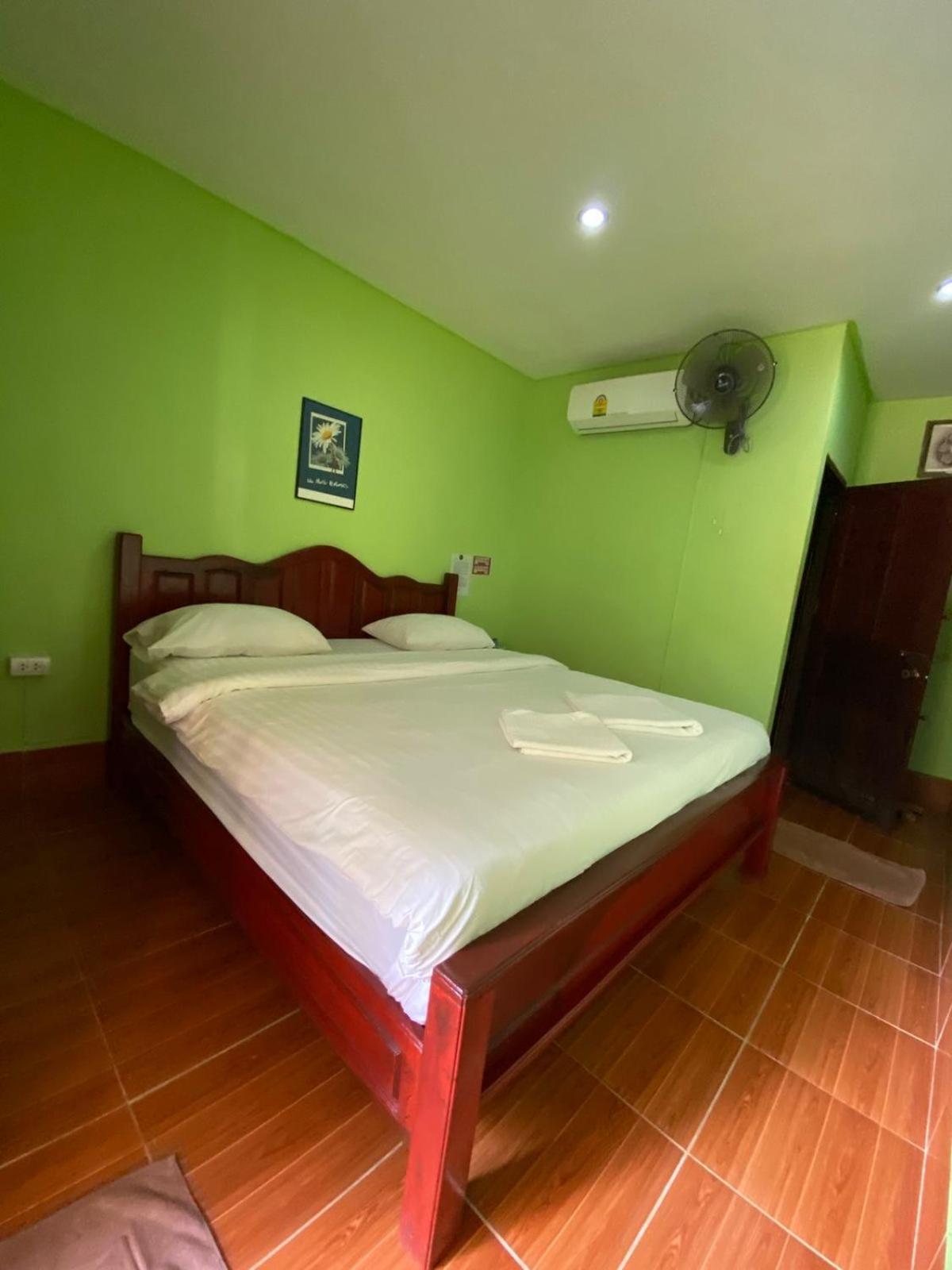 Letana Guesthouse Ban O Exterior photo